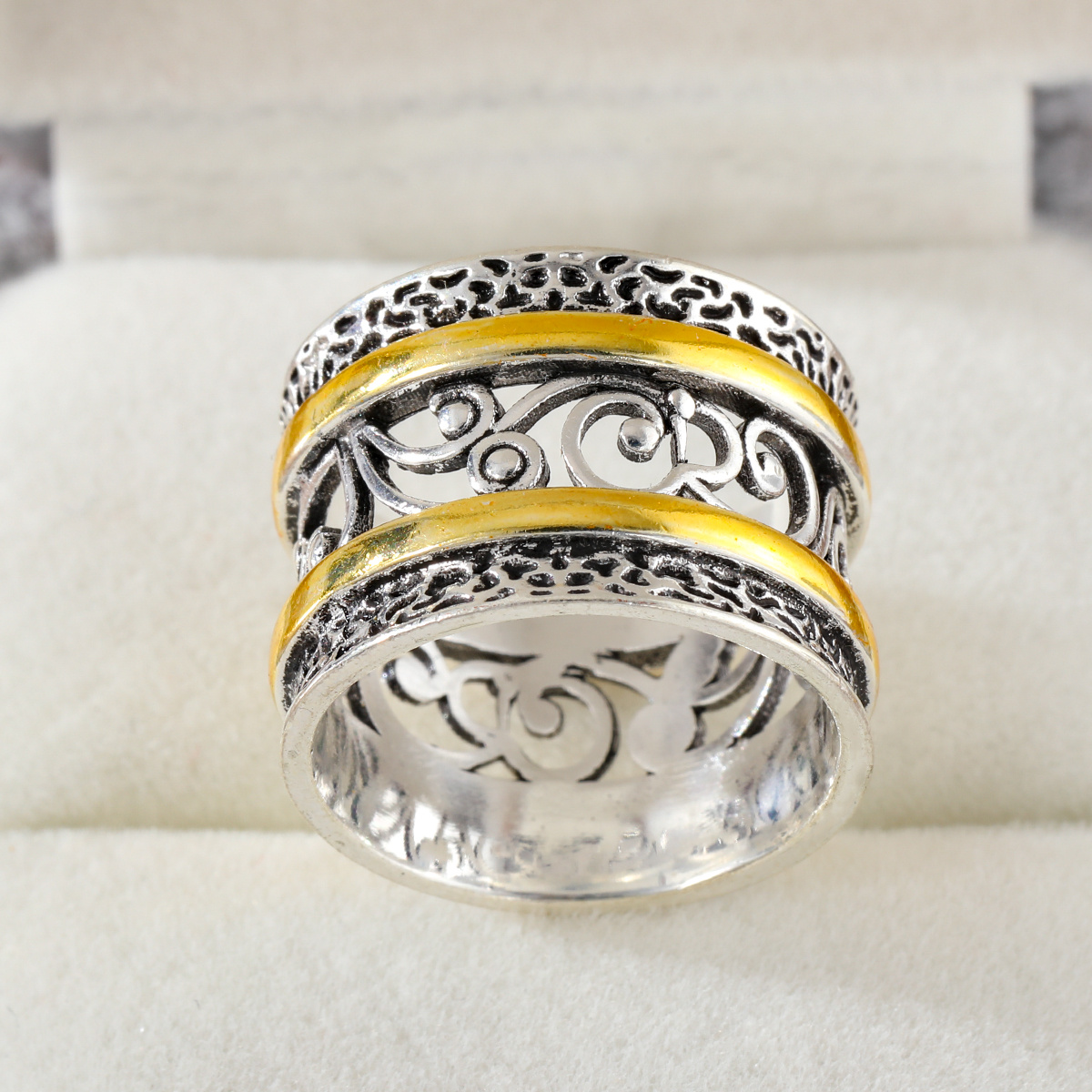 Women's Vintage Two-Tone Three-Layer Textured Fashion Ring